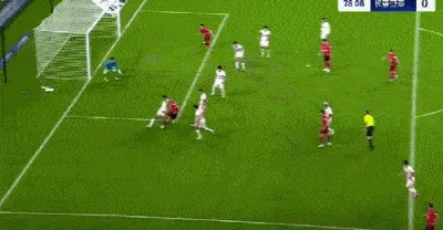 开云体育下载-费利佩禁区头球攻门，球稍稍打高