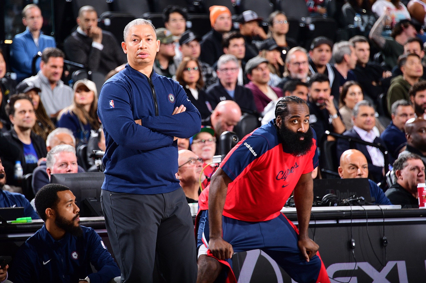 过山车！快船上半赛程表现：开局3-2 接3-19灾难表现 再12-2复苏