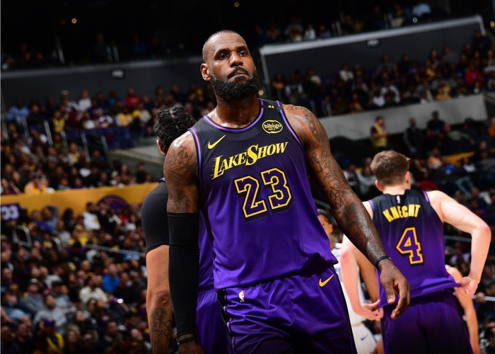 kaiyun-詹姆斯换唐斯？知名体育媒体人支招，湖人重磅交易方案出炉|勒布朗|奥斯汀-里夫斯|湖人交易方案|大卫-罗宾逊|克利夫兰骑士队_新浪新闻