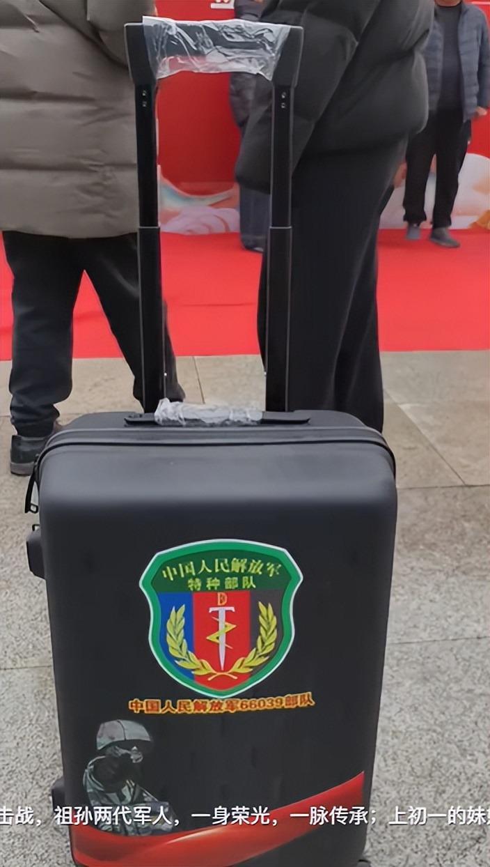 “看站姿就不像当过兵的！”家长炫耀特种兵儿子，败露后惨遭打脸